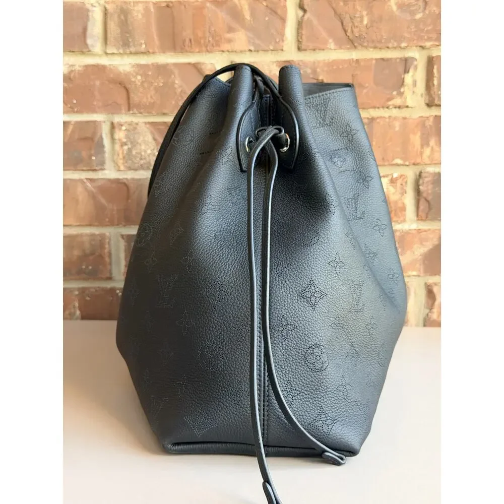 Louis Vuitton Boundless Handbag Mahina Leather Black 94754
